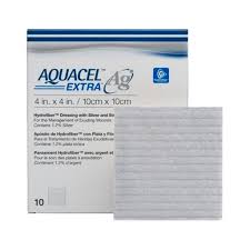 Aquacel Ag apósito de hidrofibra con plata iónica — variante antimicrobiana para heridas con colonización crítica o criterios NERDS de infección local