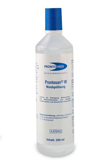 Aplicación de solución de polihexanida PHMB sobre lecho de herida con sospecha de Pseudomonas